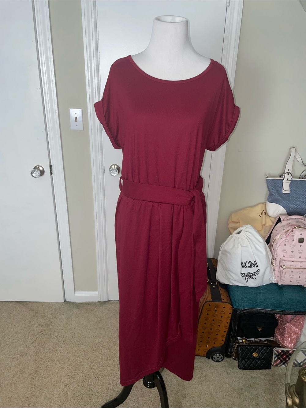 Women's Burgundy Belted Midi Dress - Classic Scoop Neck